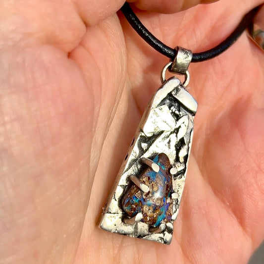 Vue en gros plan de l'opale pipe boulder