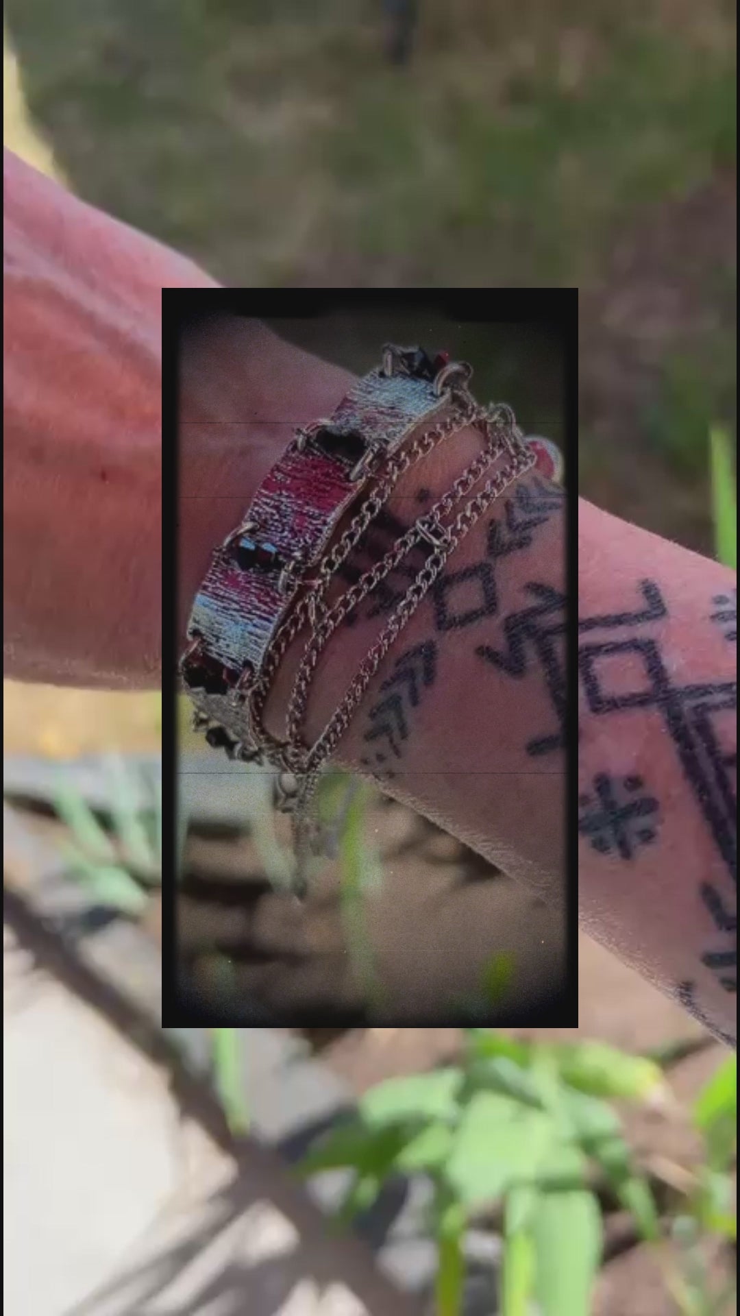 Vidéo pour montrer comment se comporte Scintilla Ritae sur le poignet.